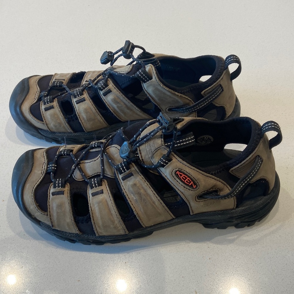 Keen size 8.5 men’s water shoes